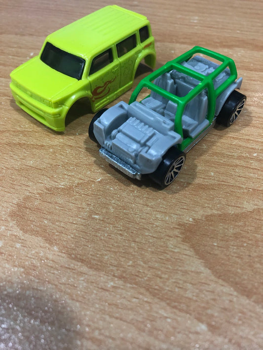 Hot Wheels - Scion xB with ,,pop-off'' base (2005 First Editions) 63/100 X-Racers #53 (US Kmart Exclusive model)