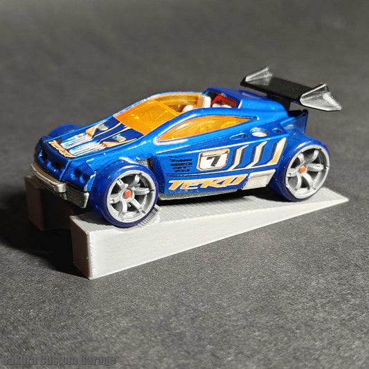 SCG 1/64 Displays - Car Ramp - Version 3 (Dark Grey)