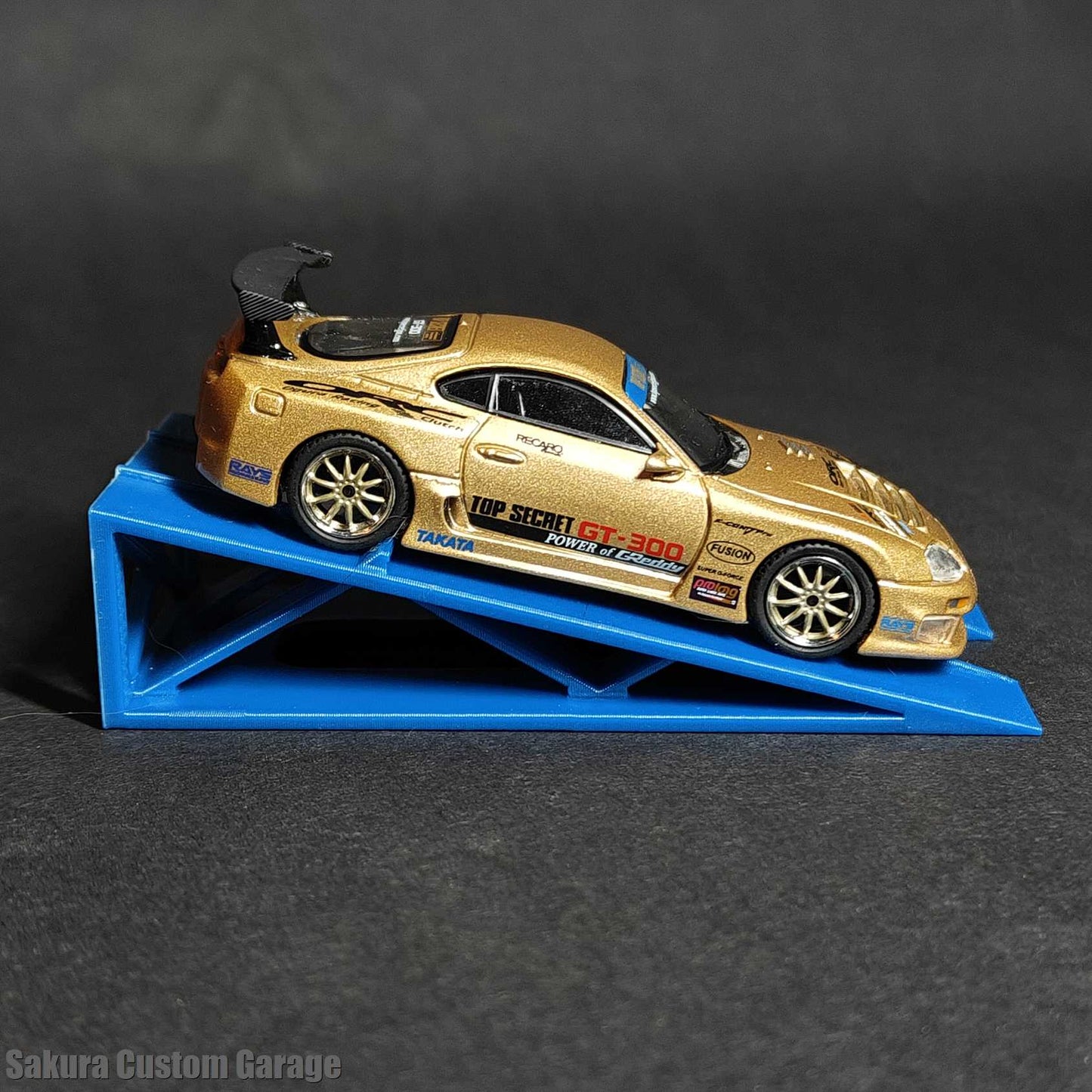 SCG 1/64 Displays - Car Ramp  - Version 2 (Blue)