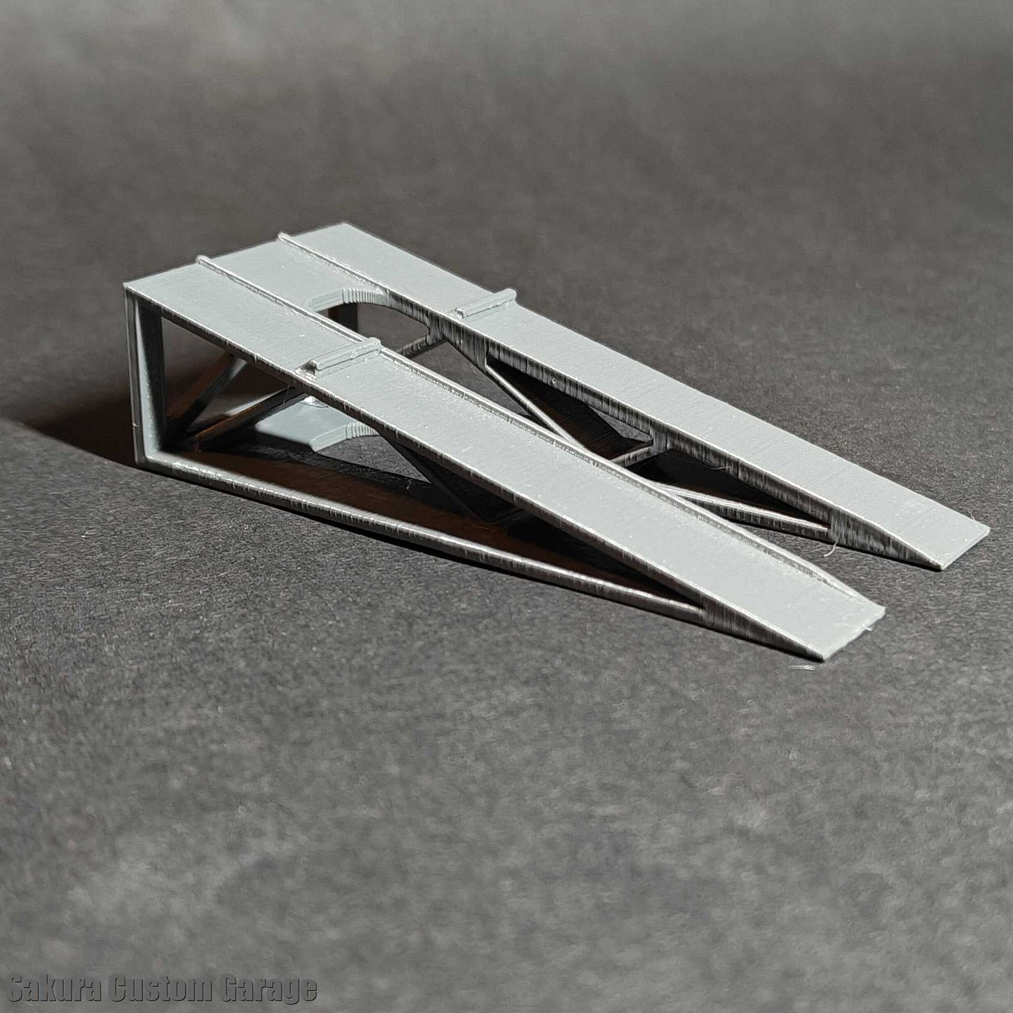 SCG 1/64 Displays - Car Ramp  - Version 2 (Dark grey)
