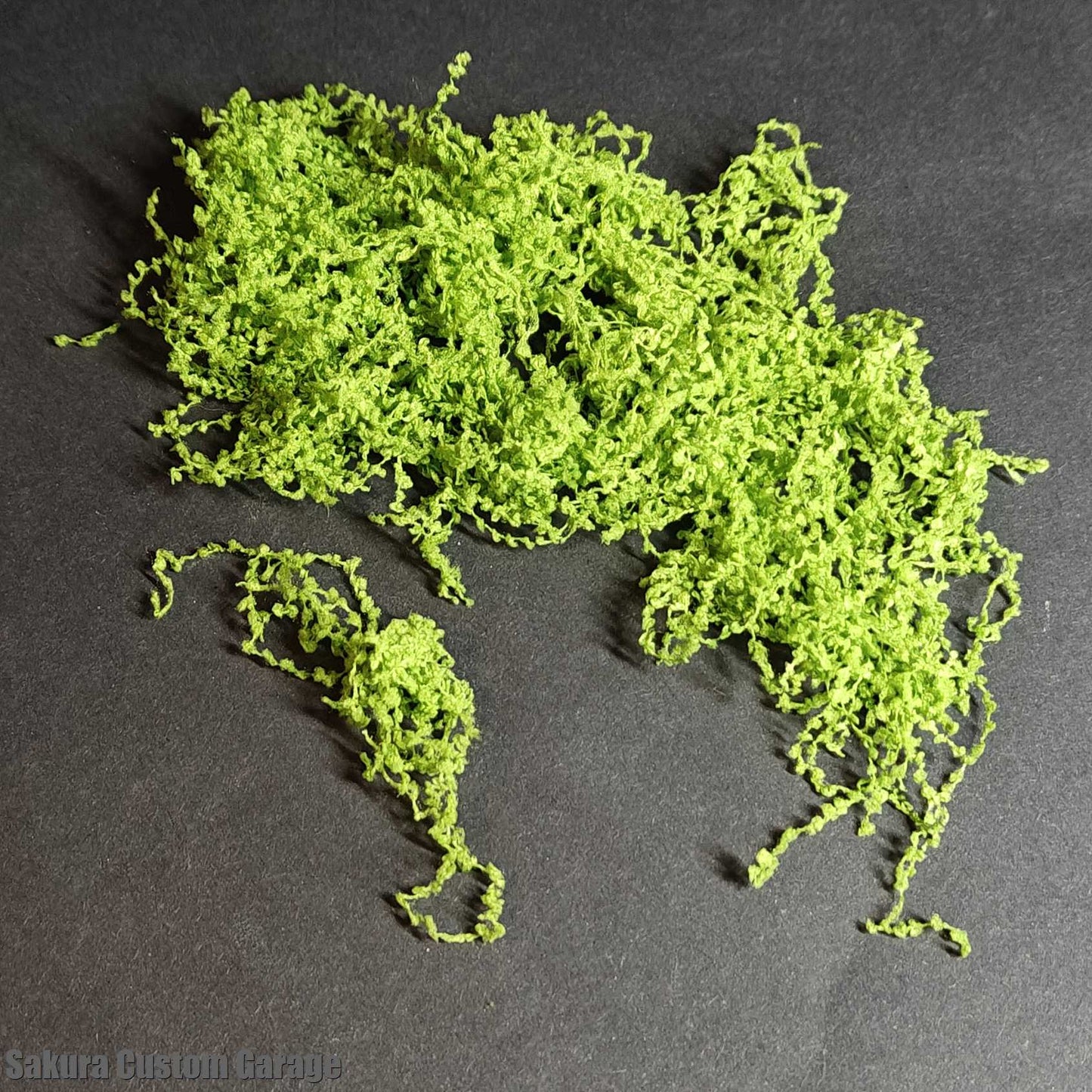 1/64 Miniature Climbing Vines & Foliage – Fabric Based (Bright Green)