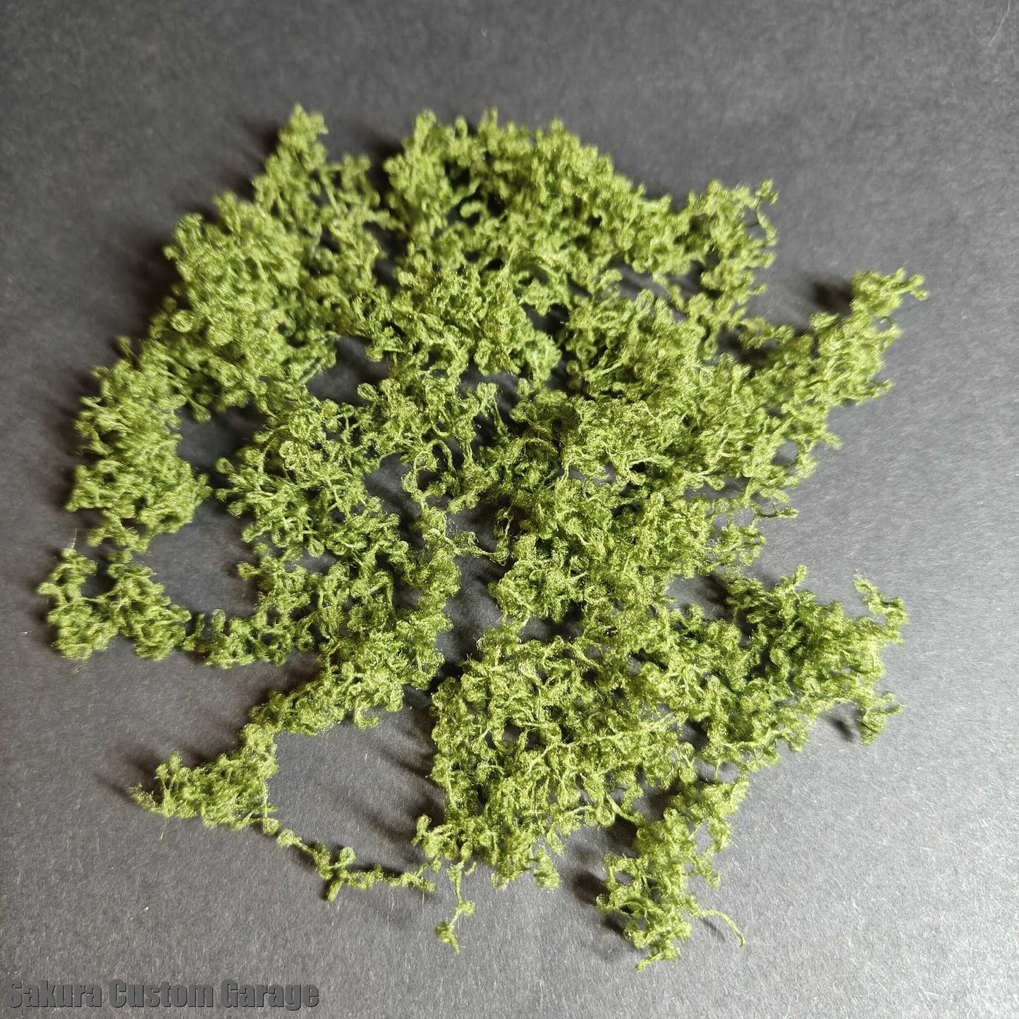 1/64 Miniature Climbing Vines & Foliage – Fabric Based (Dark Green)