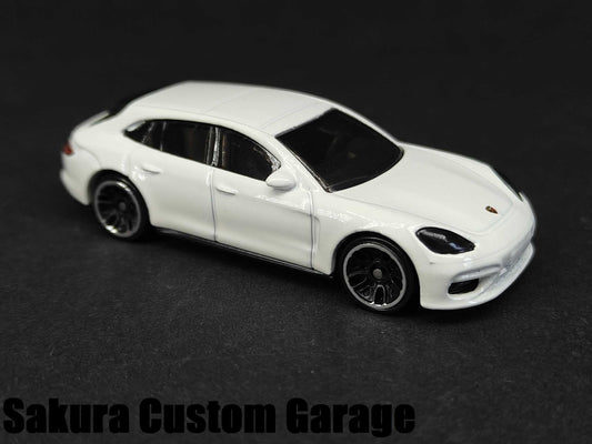 Hot Wheels - Porsche Panamera Turbo S (2020) 3/5 Porsche